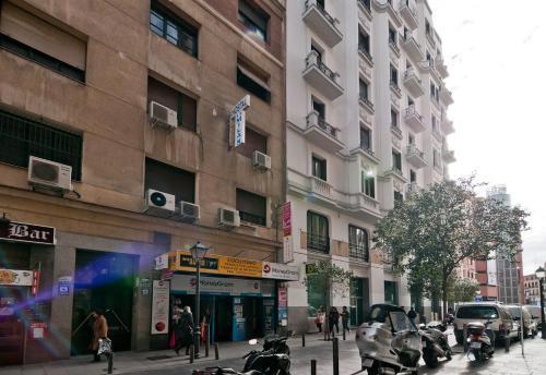Gran Via Suites Madrid Exterior foto