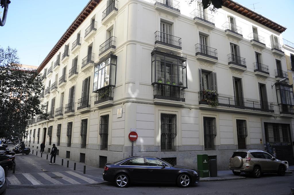 Gran Via Suites Madrid Exterior foto